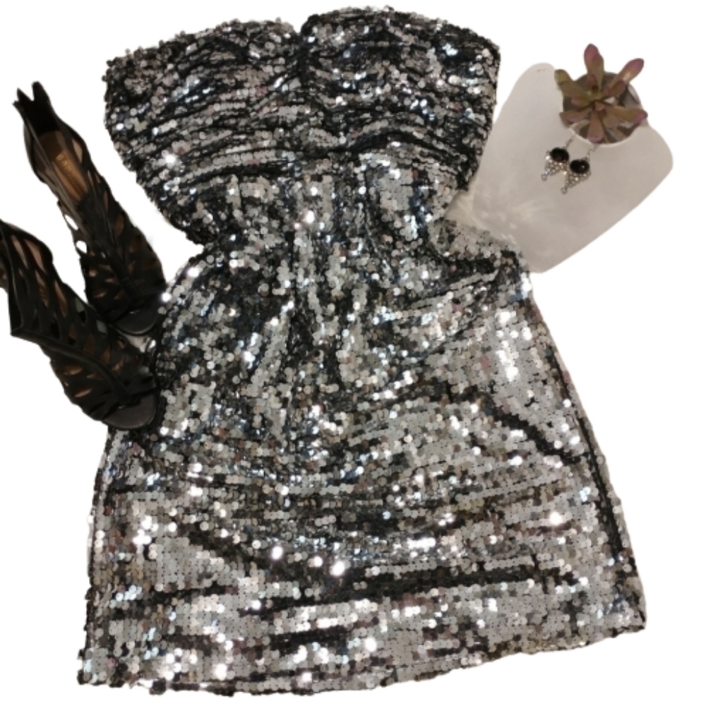Beautifly Silver Sequin Sweetheart Dress - Picture 2 of 12
